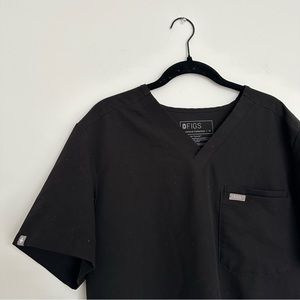 FIGS: lim Leon Three-Pocket Scrub Top size medium